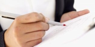 56570117_Healthcare_Pro_writing_a_report_1